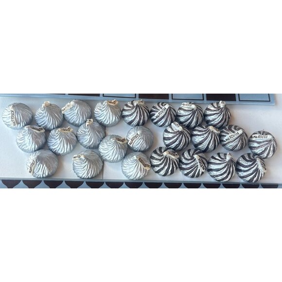 Hershey's 100th Anniversary Hugs & Kisses Checkers & Tic-Tac-Toe Game Set (READ) - Picture 3 of 15